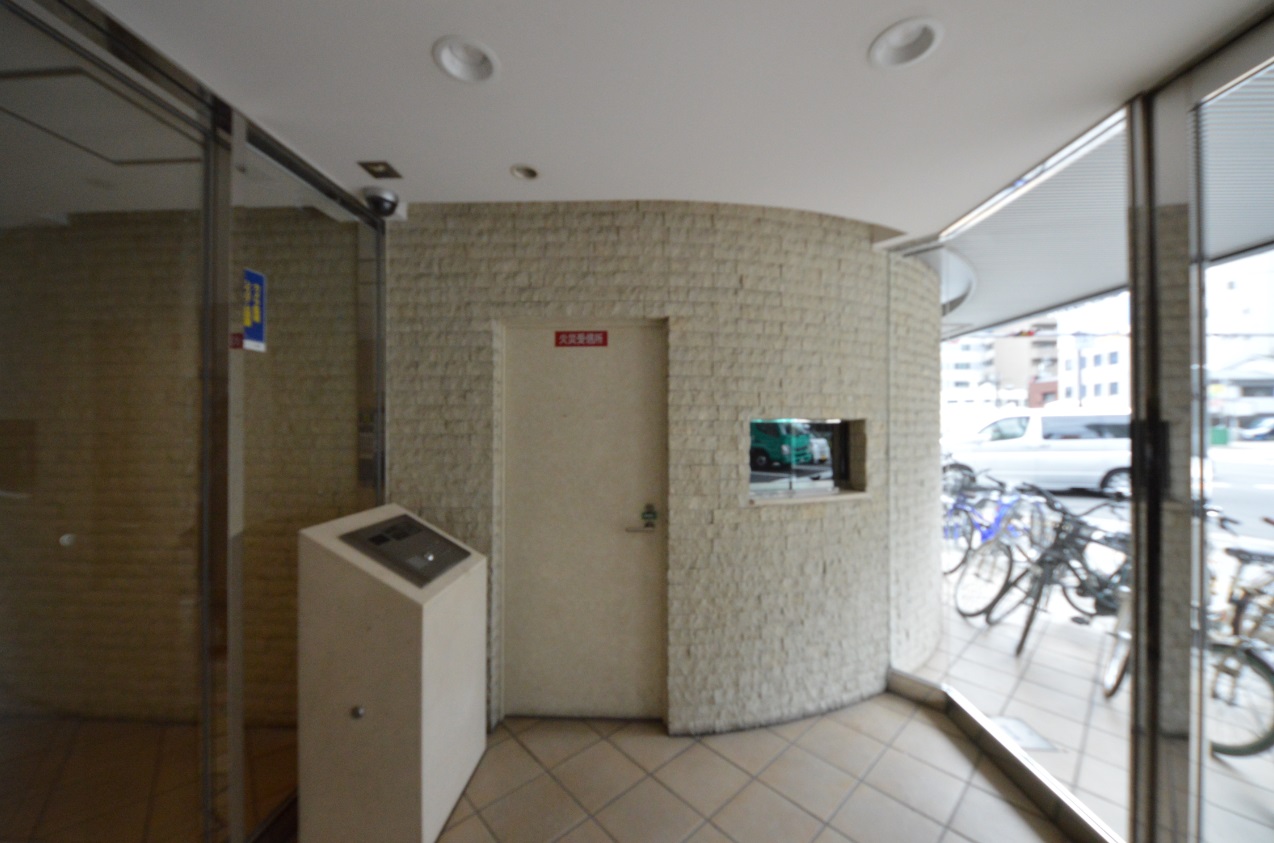 23/25 エントランス