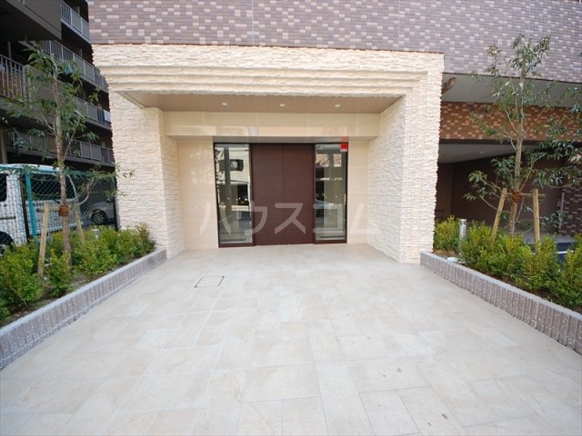 18/28 エントランス