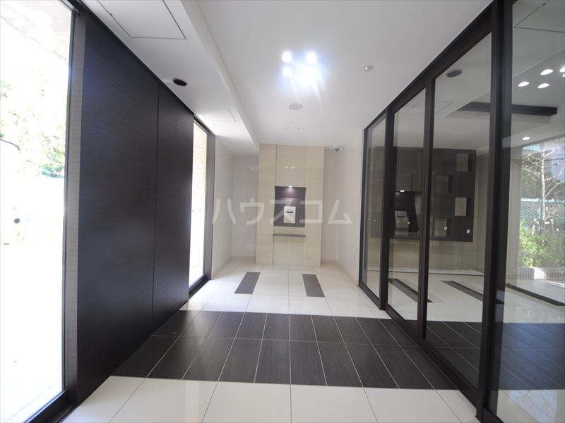 18/28 エントランス