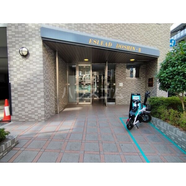 16/23 エントランス