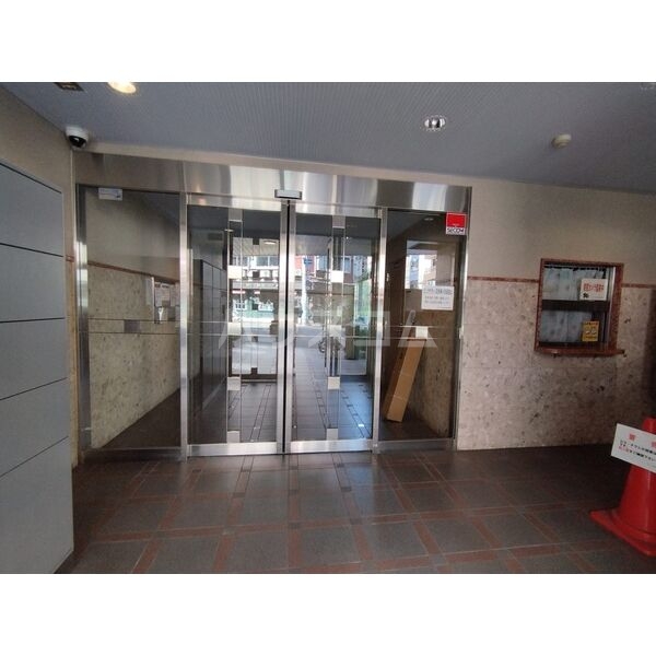 17/23 エントランス