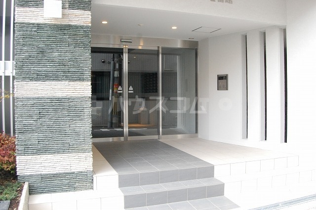 27/30 エントランス