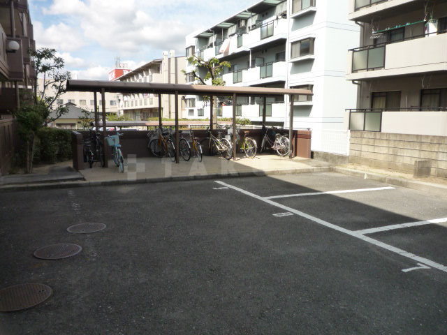 28/30 駐車場