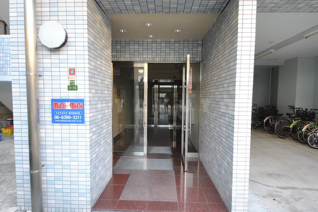 23/30 エントランス