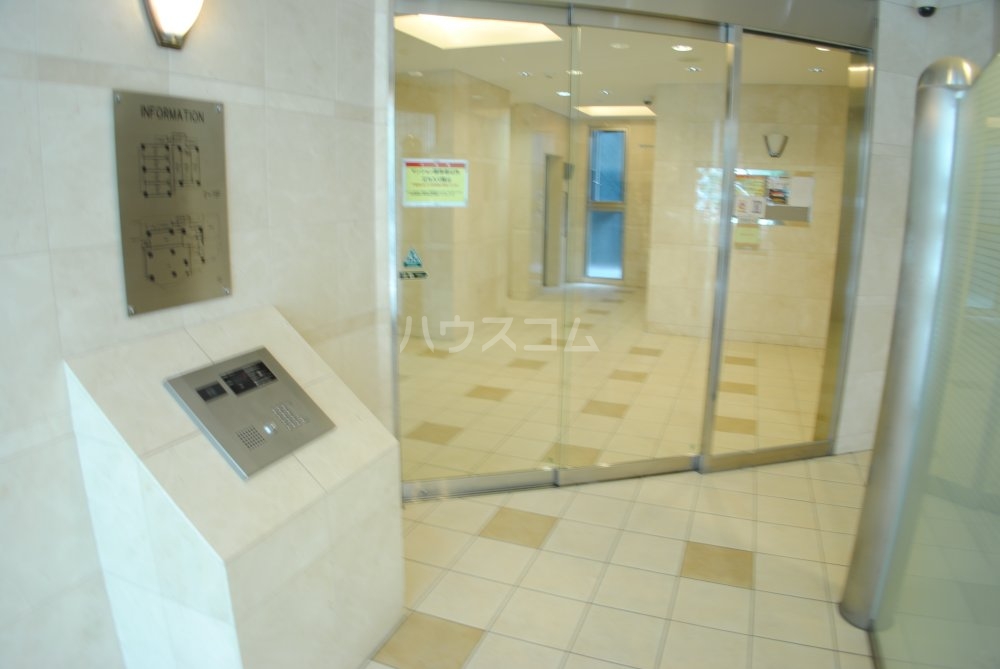 20/30 エントランス