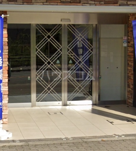 18/26 エントランス