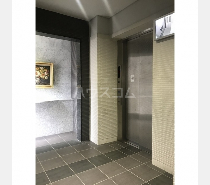 27/30 エントランス