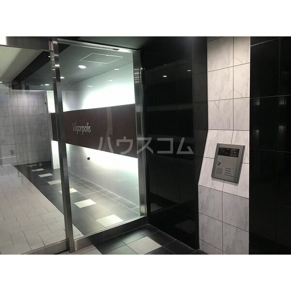 22/28 エントランス