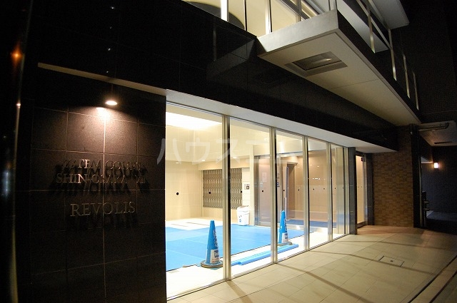 24/30 エントランス