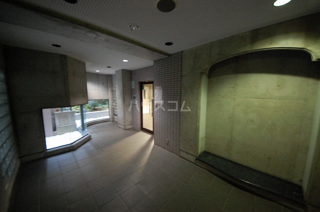 20/29 エントランス