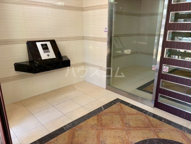 21/30 エントランス