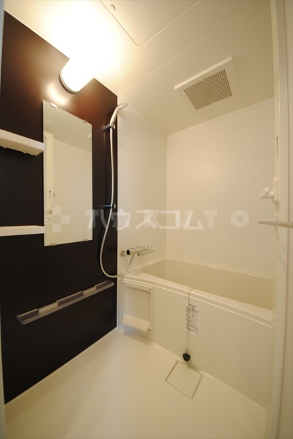 13/30 浴室