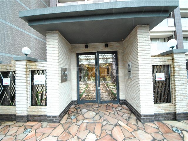 23/30 エントランス