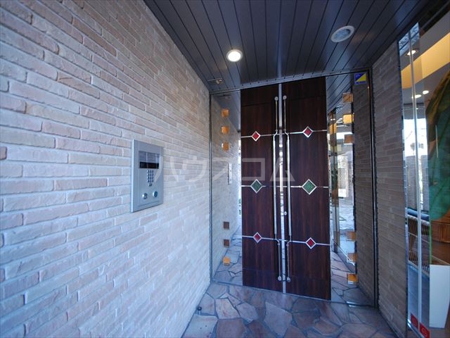 27/30 エントランス