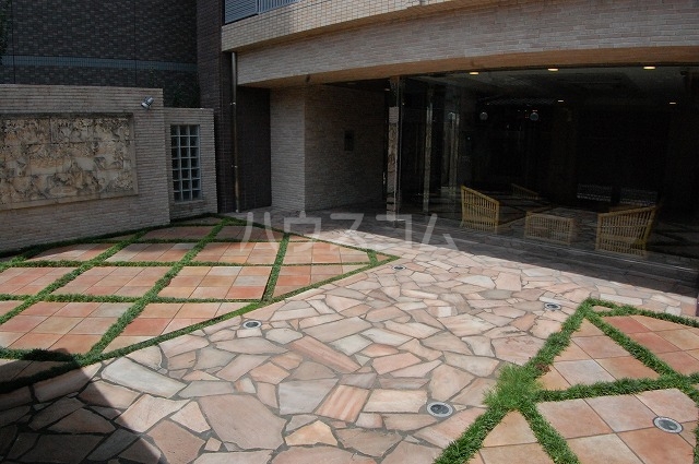 20/30 エントランス