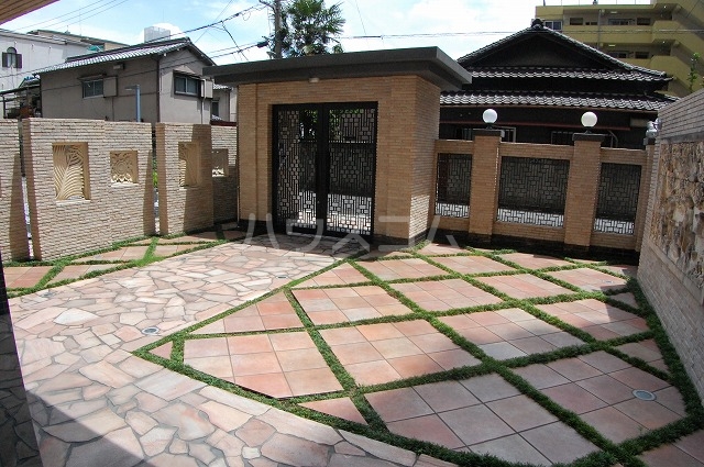 25/30 エントランス