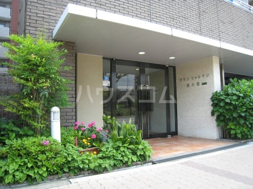 21/30 エントランス