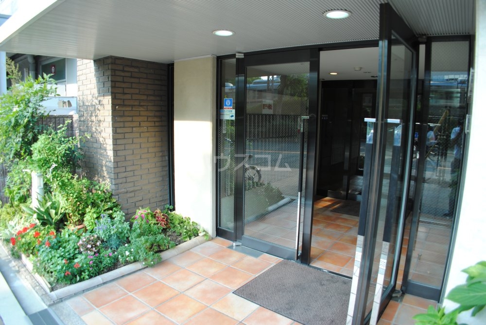 25/30 エントランス