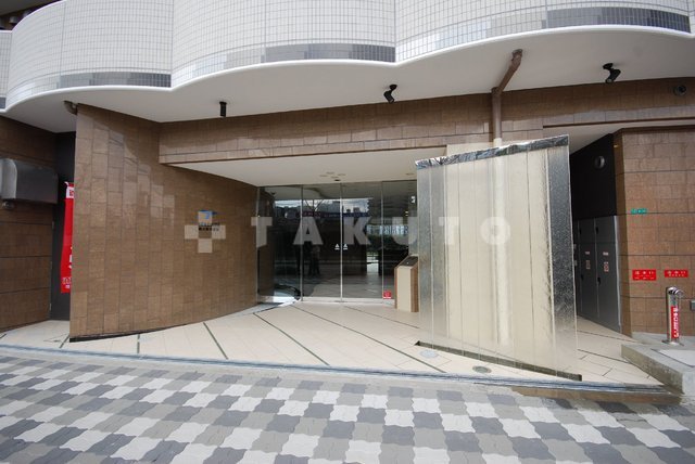 23/30 エントランス