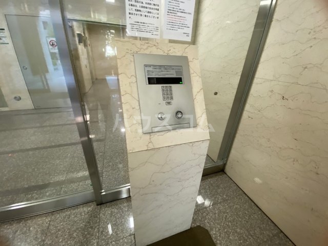 20/30 エントランス