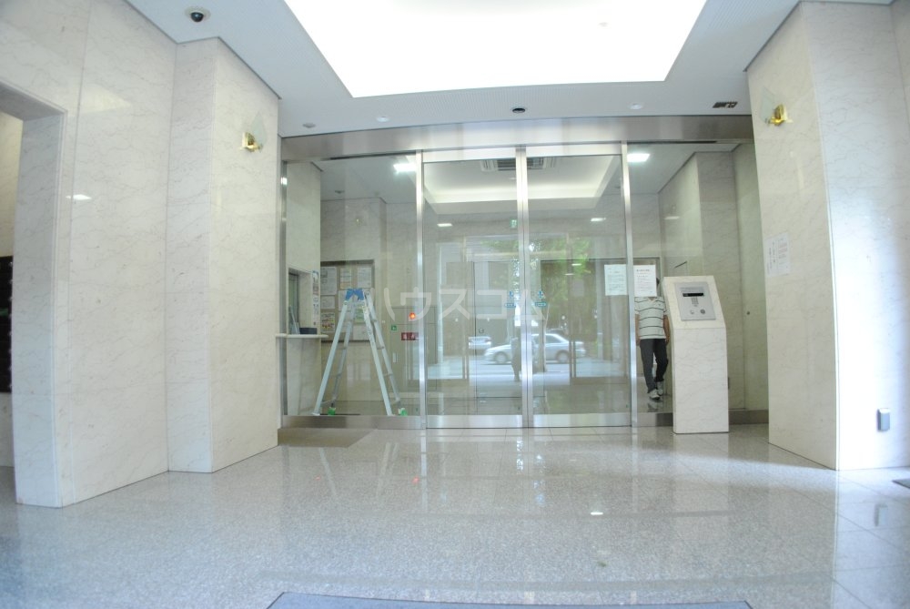 24/30 エントランス