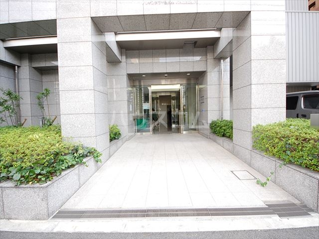 21/30 エントランス