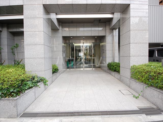 18/28 エントランス