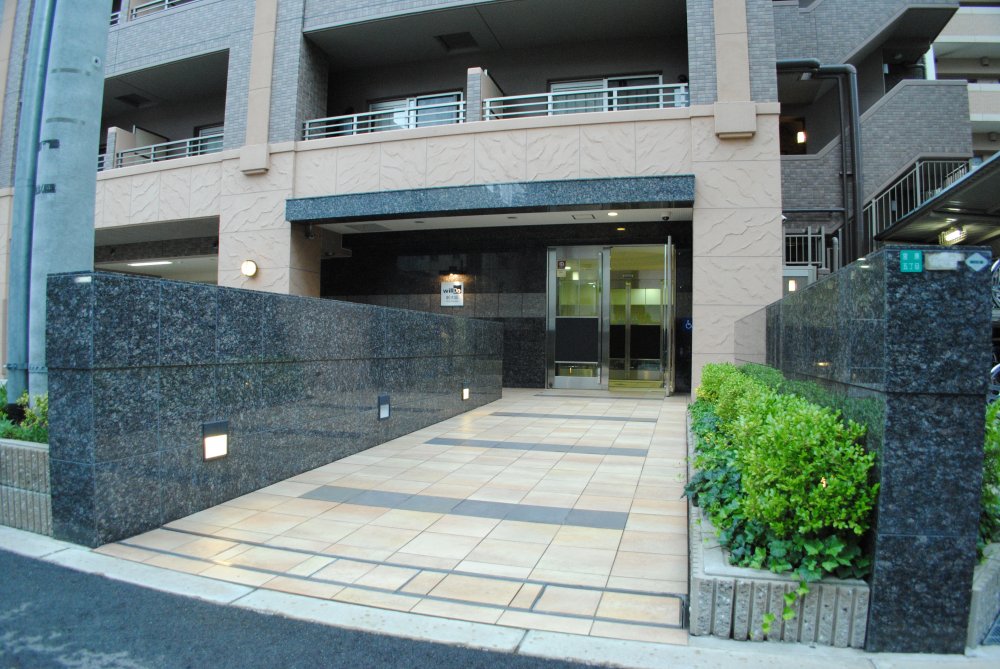 19/29 エントランス