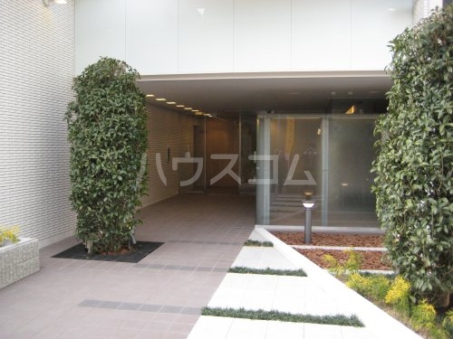 21/30 エントランス