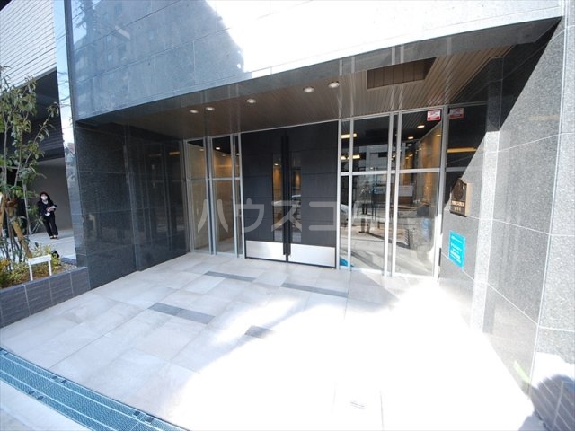 27/30 エントランス