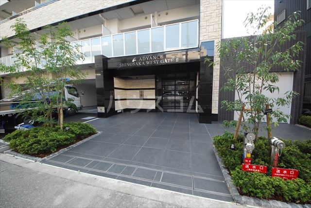 21/30 エントランス