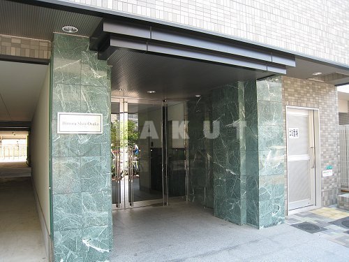 18/27 エントランス