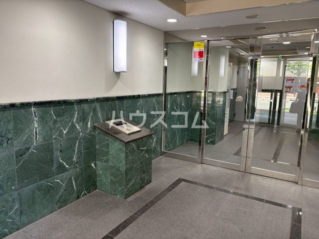 21/30 エントランス