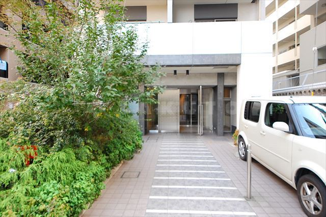 23/30 エントランス