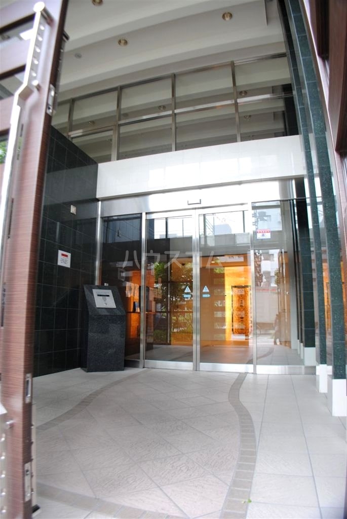 21/30 エントランス