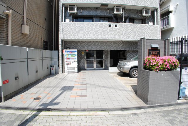 24/30 エントランス