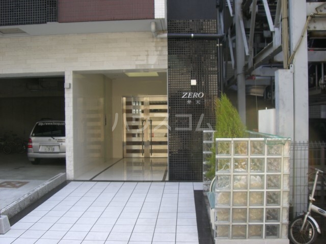 13/13 エントランス