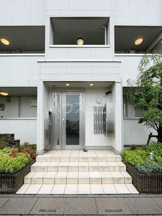 16/27 エントランス