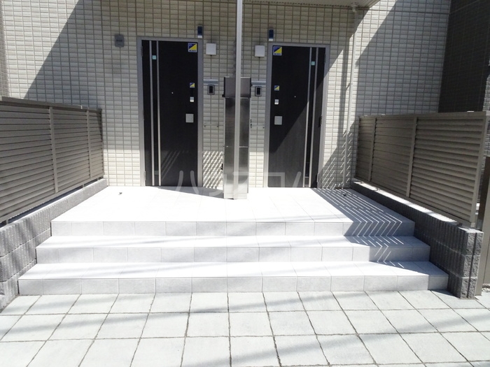 25/30 エントランス