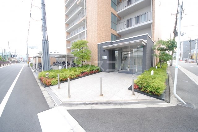 20/30 エントランス