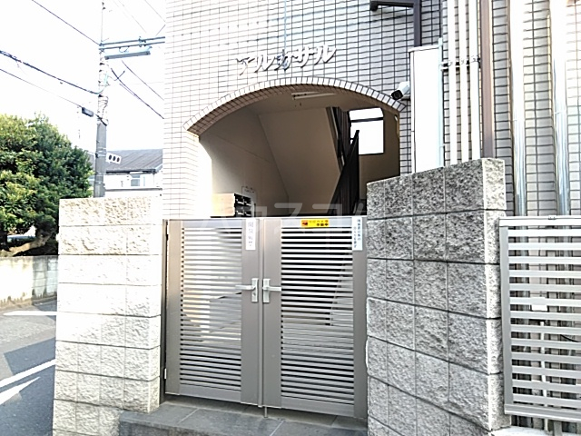 24/30 エントランス