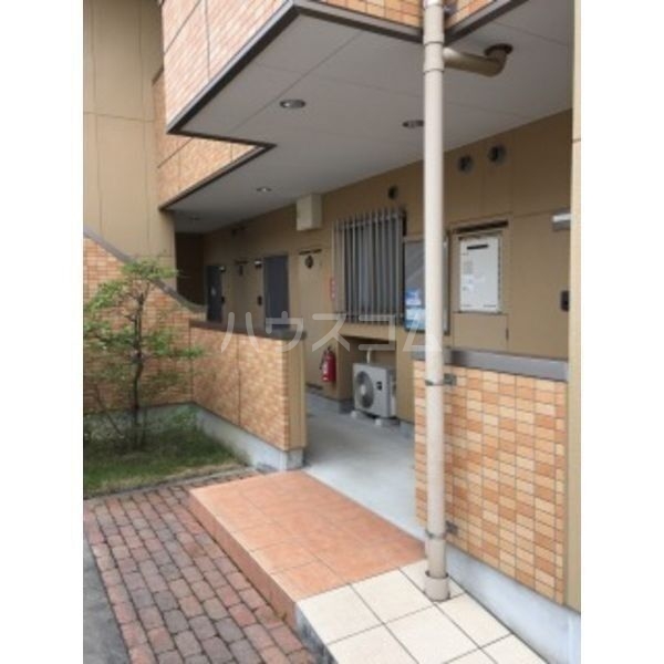 20/26 エントランス