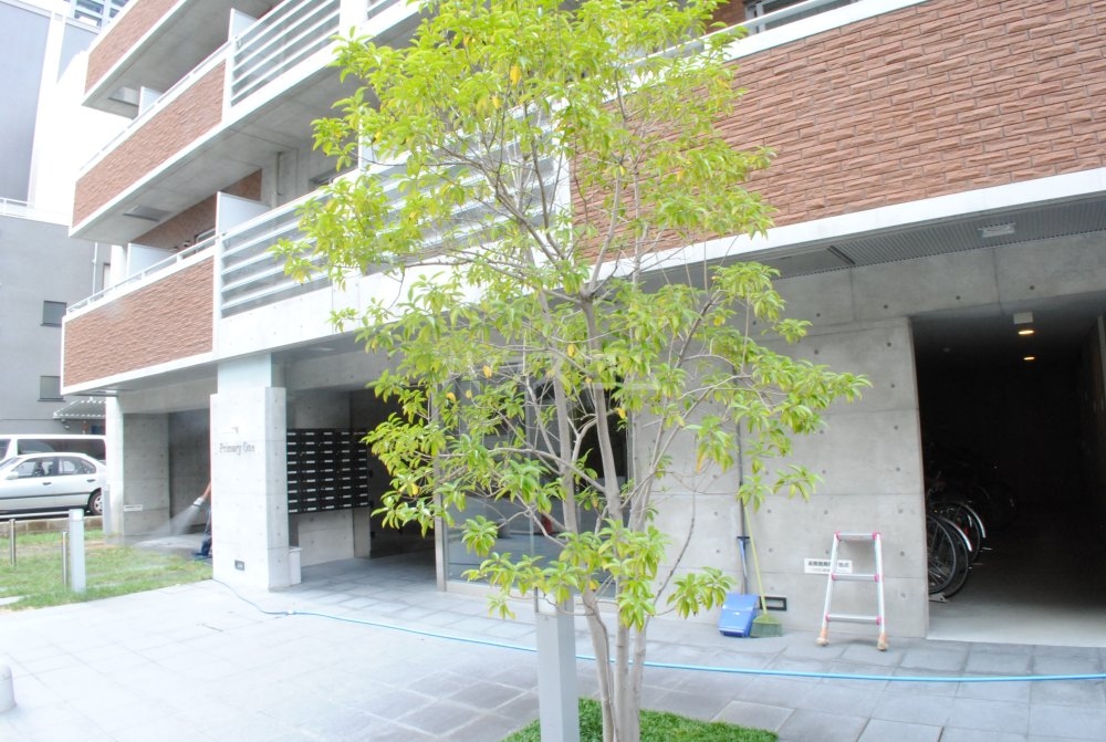 18/28 エントランス