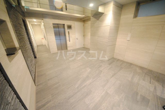 21/30 エントランス