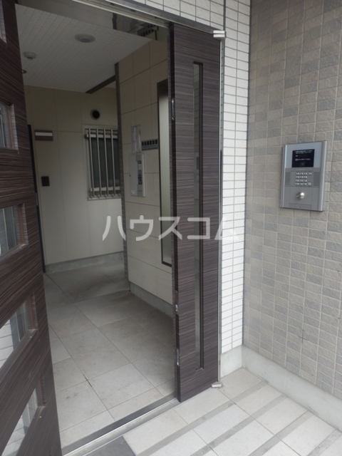 23/30 エントランス