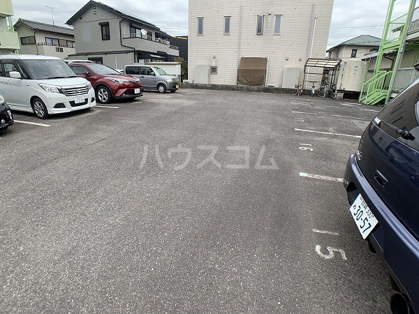 23/30 駐車場