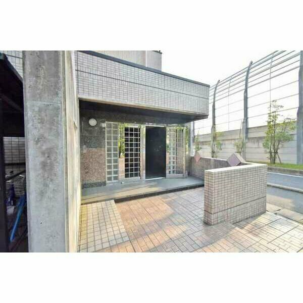 13/23 エントランス