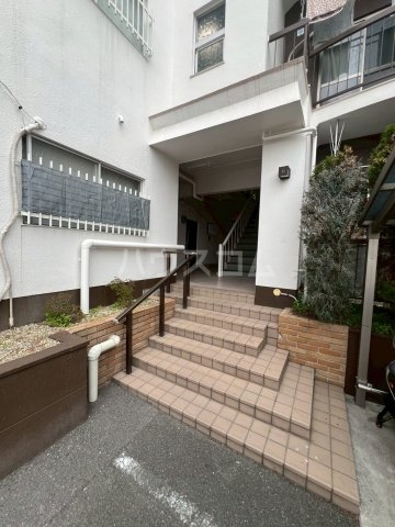 26/30 エントランス