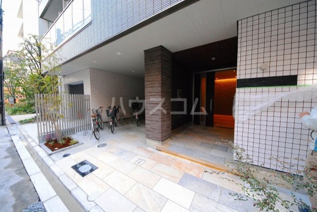 17/27 エントランス