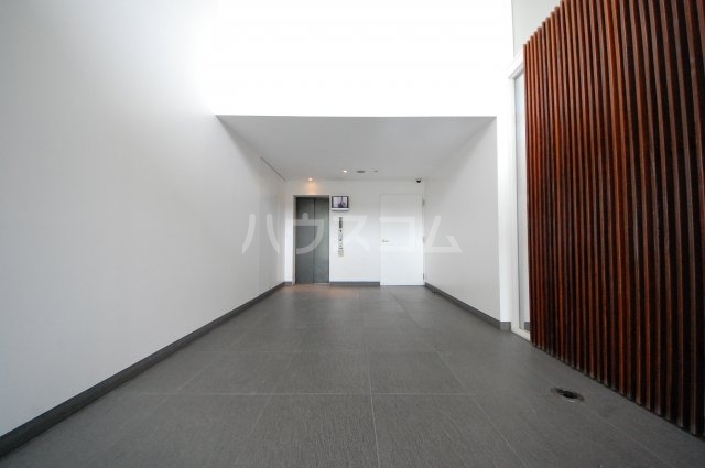 24/30 エントランス